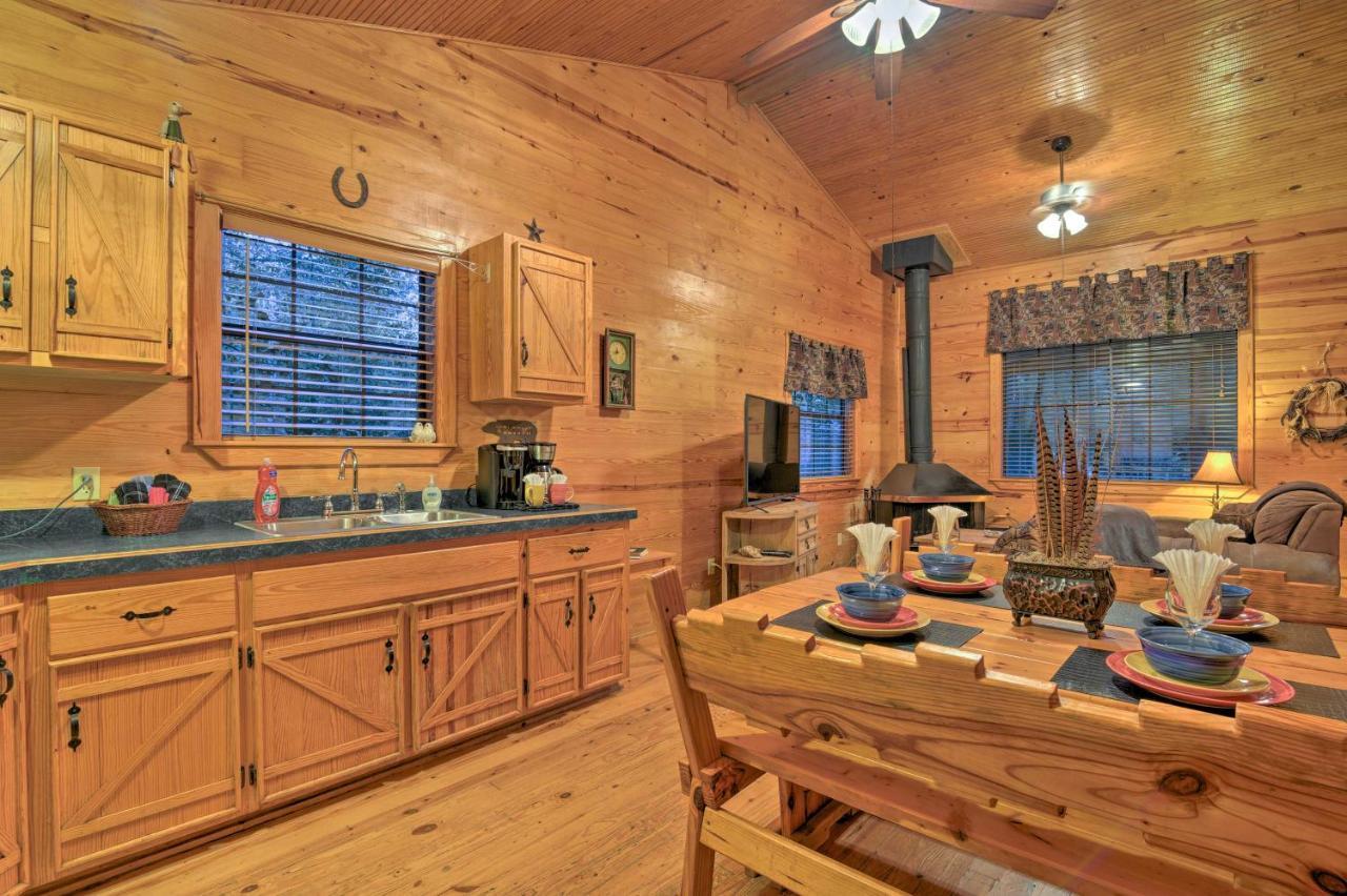 Hochatown Hideaway With Hot Tub, Grill And Fire Pit! Villa Stephens Gap Eksteriør billede