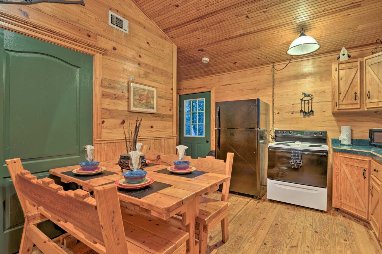 Hochatown Hideaway With Hot Tub, Grill And Fire Pit! Villa Stephens Gap Eksteriør billede